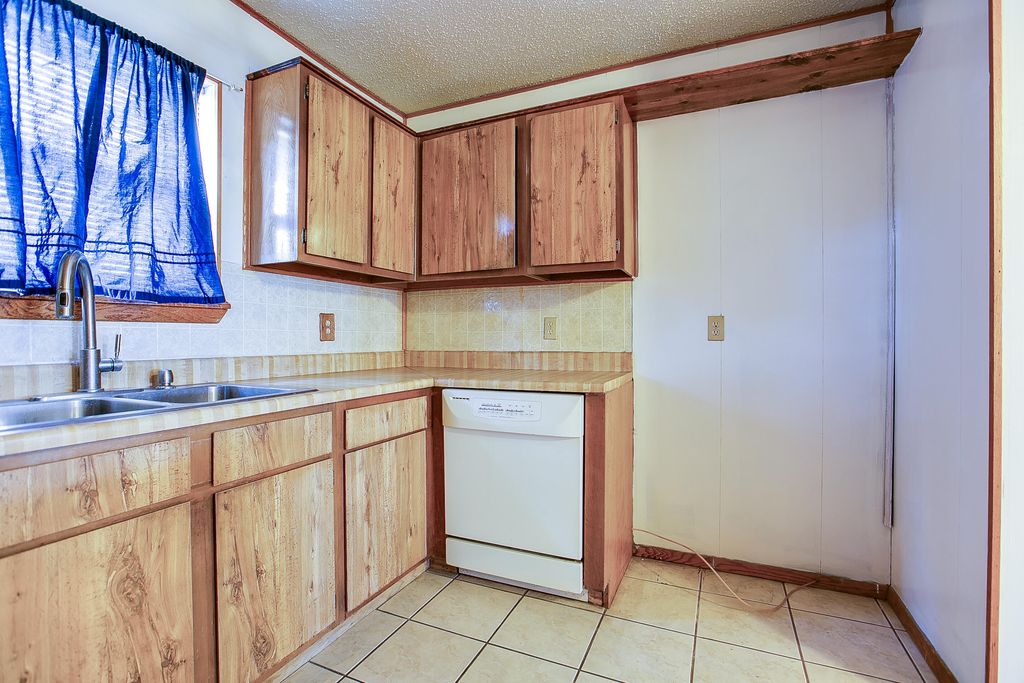 Image 12 of property listing at 714 Van Zandt Street, San Angelo, TX 76905