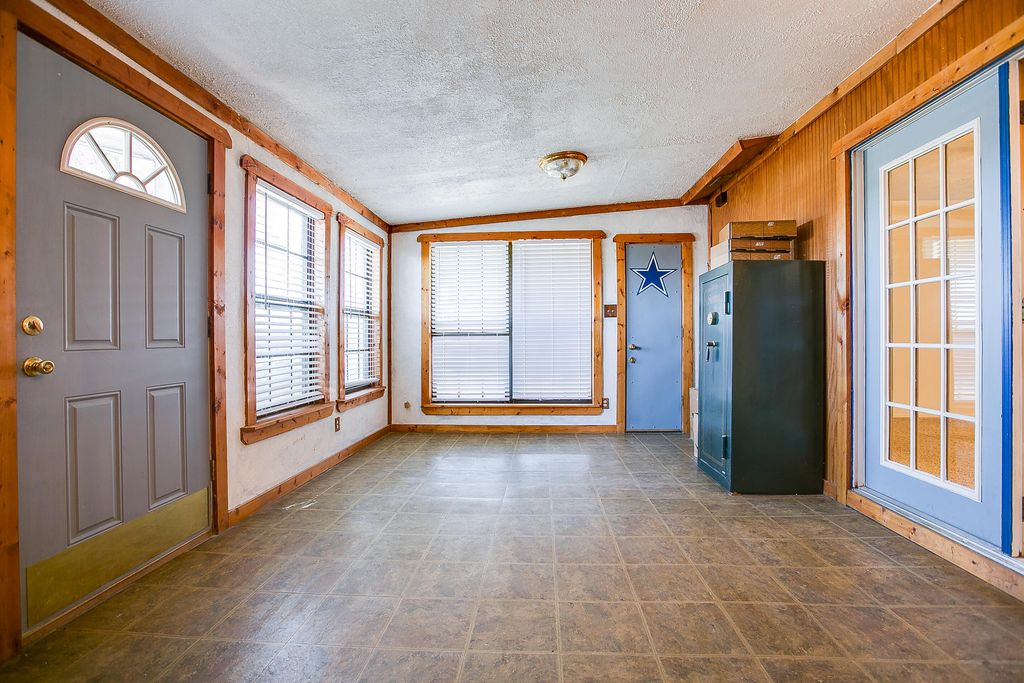 Image 19 of property listing at 714 Van Zandt Street, San Angelo, TX 76905