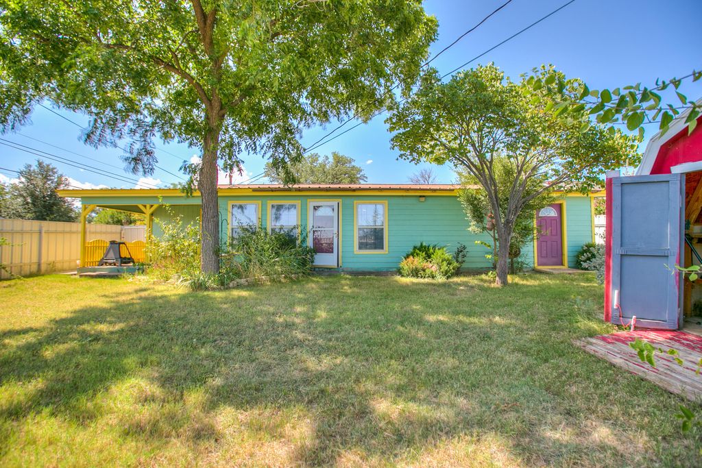 Image 24 of property listing at 714 Van Zandt Street, San Angelo, TX 76905