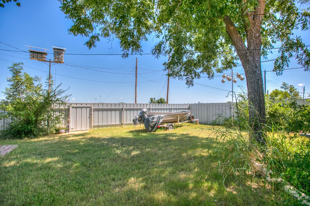 Image 25 of property listing at 714 Van Zandt Street, San Angelo, TX 76905
