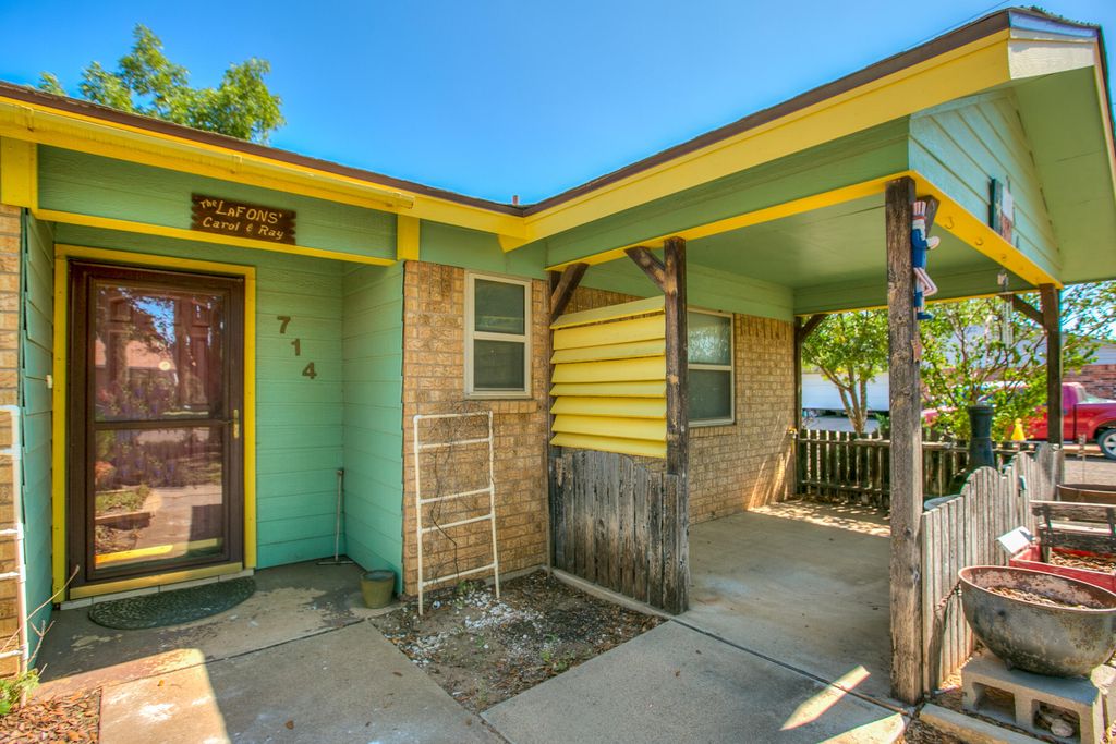 Image 3 of property listing at 714 Van Zandt Street, San Angelo, TX 76905
