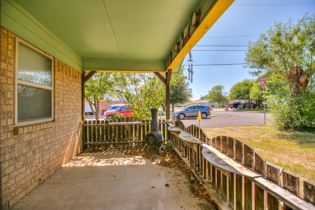 Image 4 of property listing at 714 Van Zandt Street, San Angelo, TX 76905