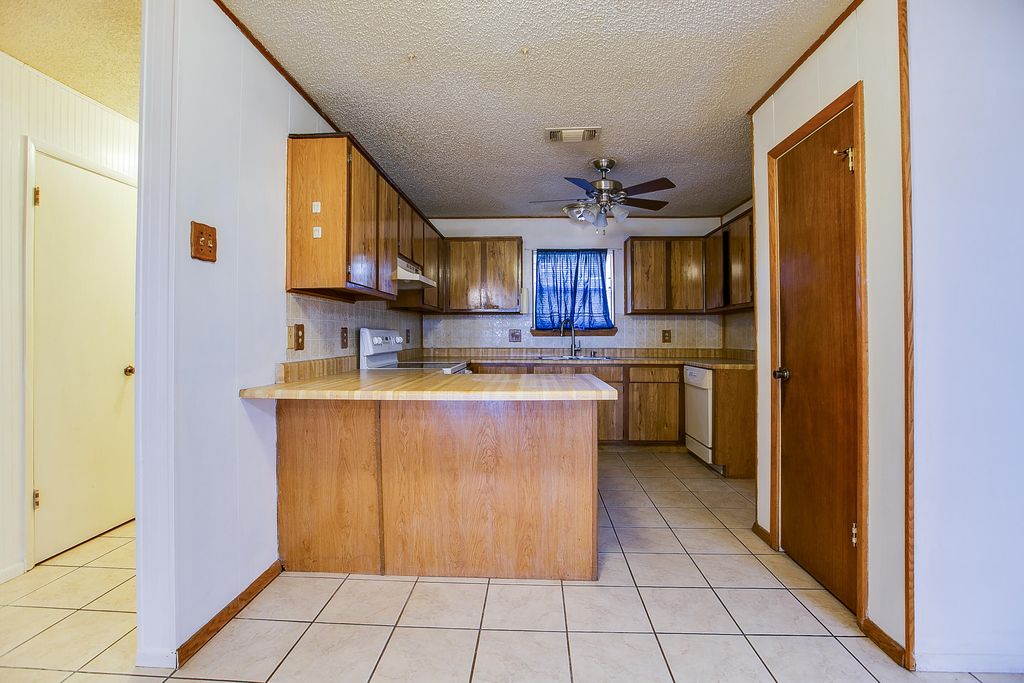 Image 9 of property listing at 714 Van Zandt Street, San Angelo, TX 76905