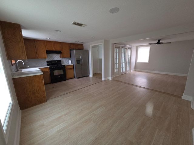 1104 Beacon Street, Houston, TX 77015