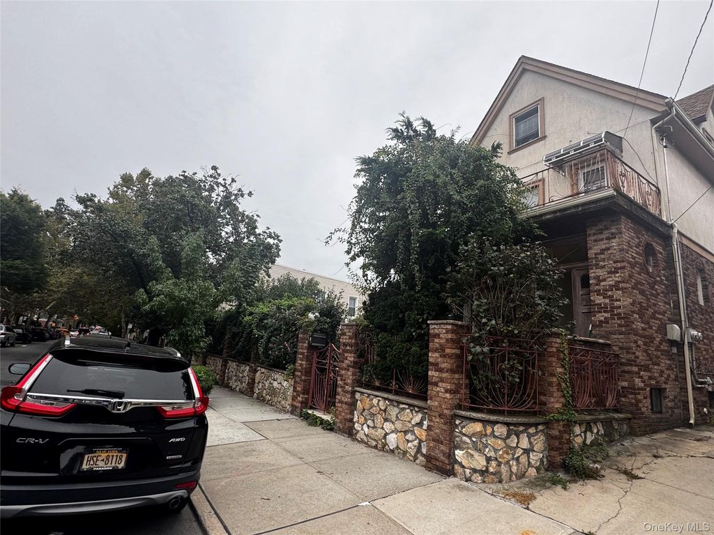 70-14 69 Street, Glendale, NY 11385 — photo 3