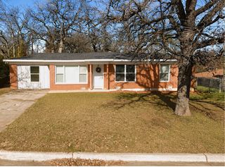 5912 Maceo Lane, Fort Worth, TX 76112