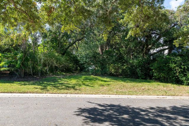 301 S La Crescenta Drive, St Augustine, FL 32080