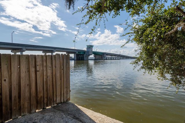 301 S La Crescenta Drive, St Augustine, FL 32080