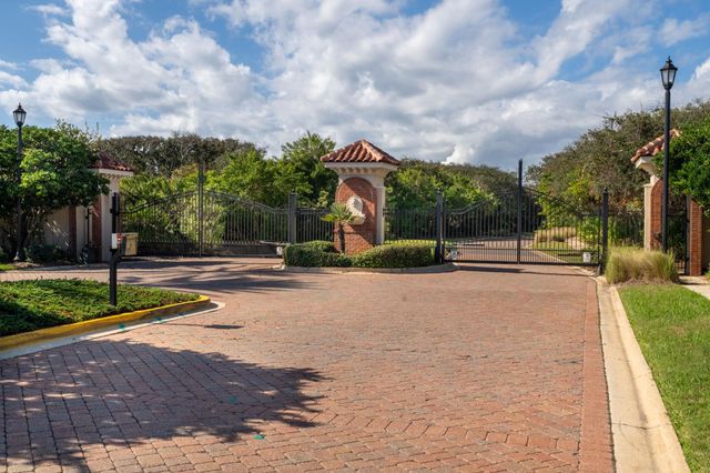 301 S La Crescenta Drive, St Augustine, FL 32080