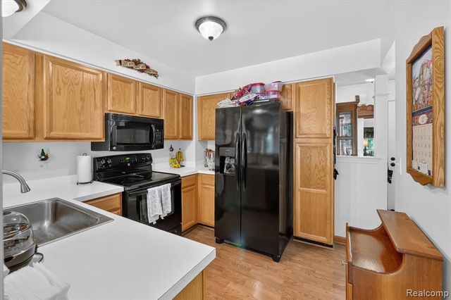 7866 Rivergate Drive, Westland, MI 48185
