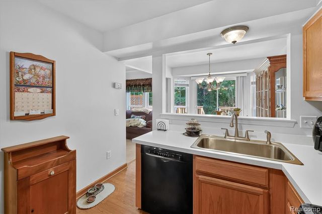7866 Rivergate Drive, Westland, MI 48185