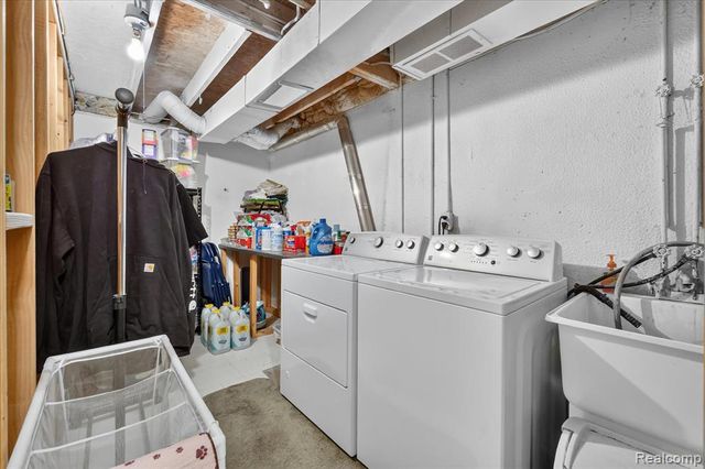 7866 Rivergate Drive, Westland, MI 48185