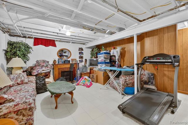 7866 Rivergate Drive, Westland, MI 48185
