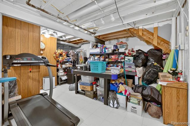 7866 Rivergate Drive, Westland, MI 48185