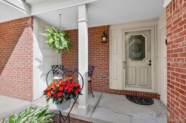 7866 Rivergate Drive, Westland, MI 48185
