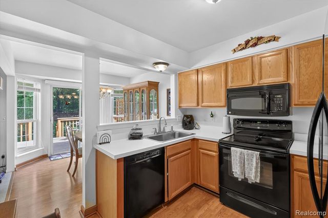 7866 Rivergate Drive, Westland, MI 48185
