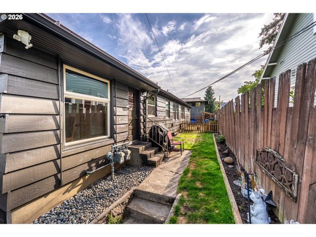 5508 Ne FREMONT St, Portland, OR 97213