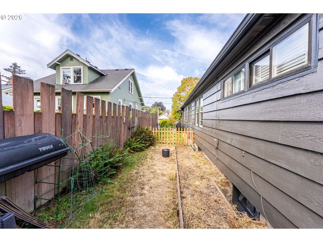 5508 Ne FREMONT St, Portland, OR 97213