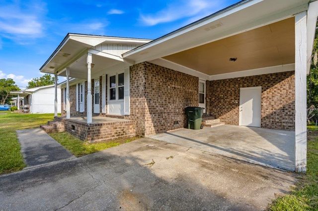 1502 Sixth Ave., Conway, SC 29526