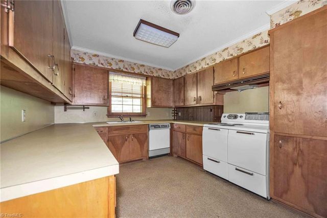 501 Dale Woodie Road, Laurel Springs, NC 28644