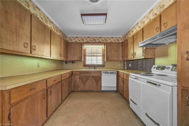 501 Dale Woodie Road, Laurel Springs, NC 28644
