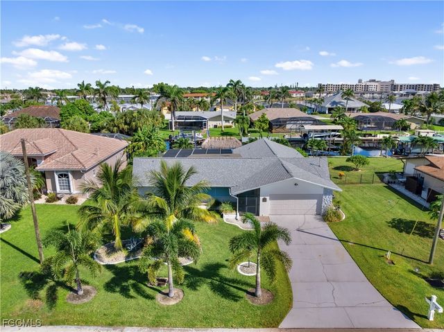 419 Pinecrest CT, Cape Coral, FL 33904