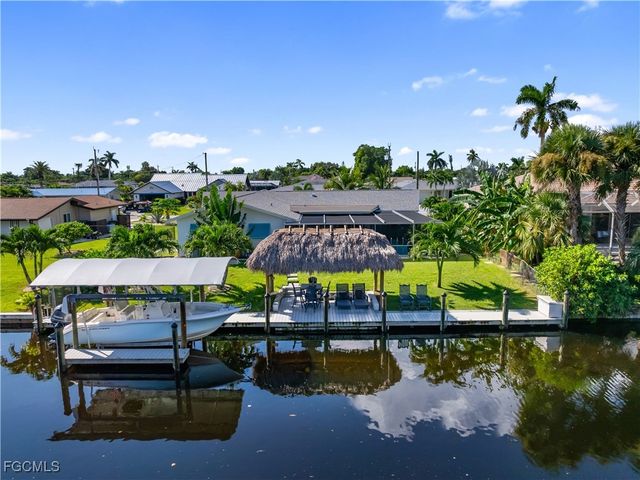 419 Pinecrest CT, Cape Coral, FL 33904