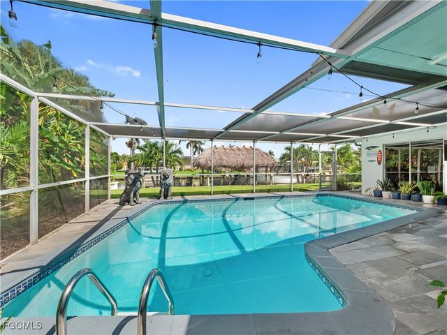 419 Pinecrest CT, Cape Coral, FL 33904