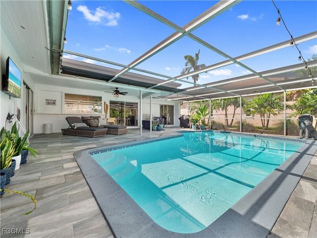 419 Pinecrest CT, Cape Coral, FL 33904