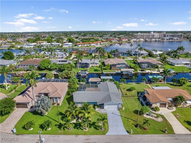 419 Pinecrest CT, Cape Coral, FL 33904