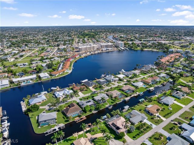 419 Pinecrest CT, Cape Coral, FL 33904