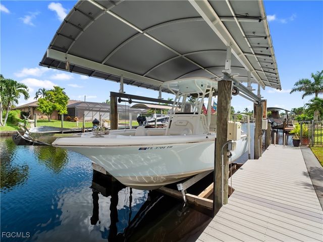 419 Pinecrest CT, Cape Coral, FL 33904