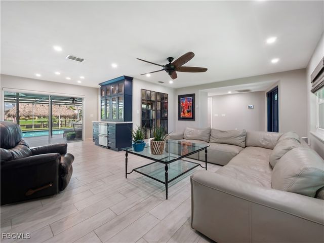 419 Pinecrest CT, Cape Coral, FL 33904
