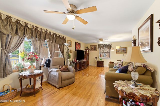 54 Redwood Place, Jackson, NJ 08527
