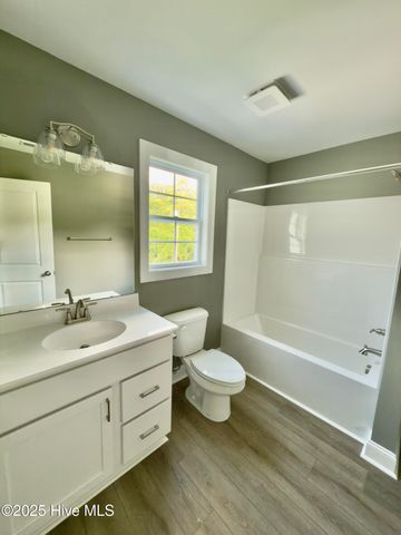 4371 W West Pine Street B, Farmville, NC 27828