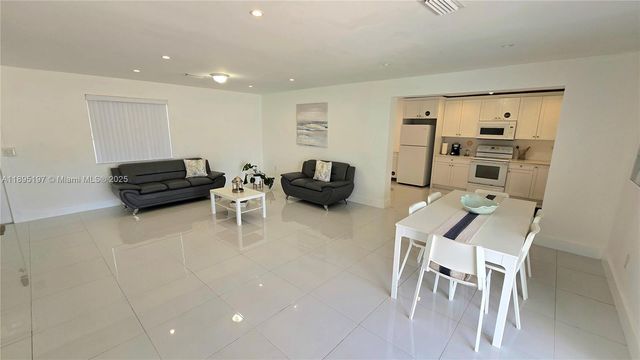 9331 SW 27th St, Miami, FL 33165