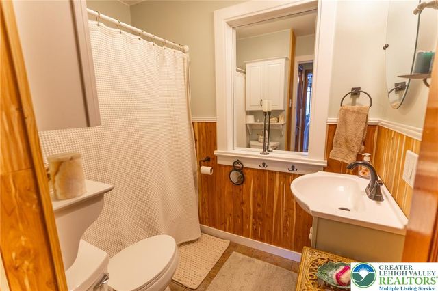 1490 South Delaware Drive, Easton, PA 18042