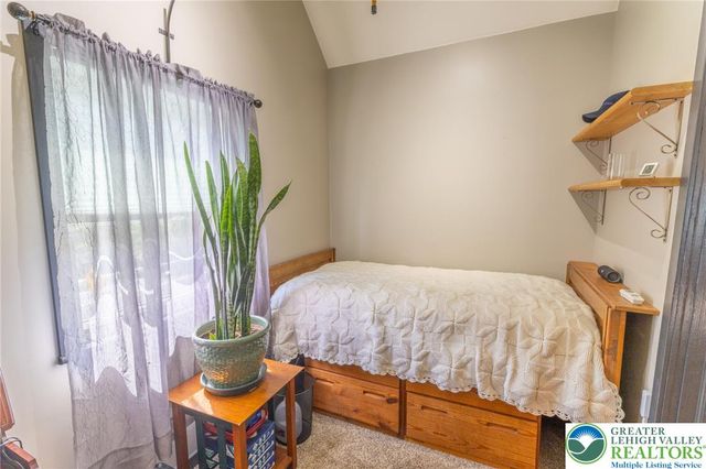 1490 South Delaware Drive, Easton, PA 18042