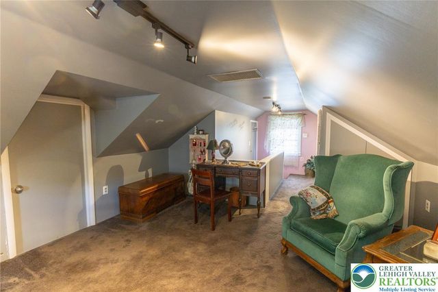 1490 South Delaware Drive, Easton, PA 18042