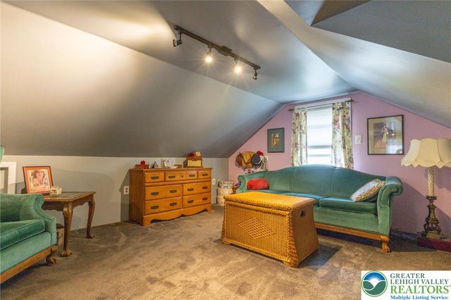 1490 South Delaware Drive, Easton, PA 18042