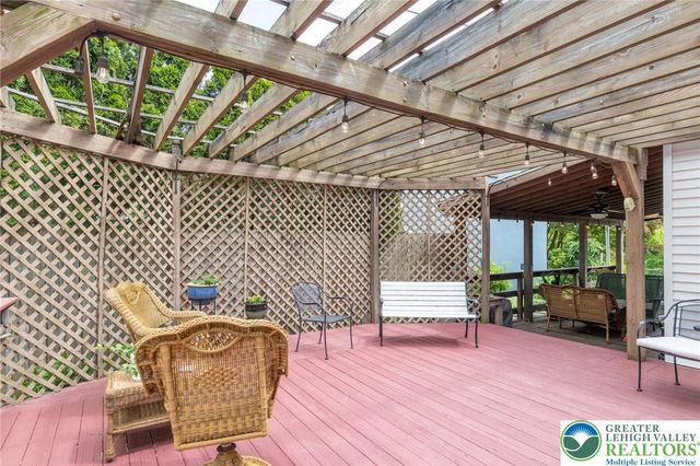 1490 South Delaware Drive, Easton, PA 18042