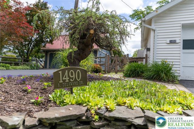 1490 South Delaware Drive, Easton, PA 18042