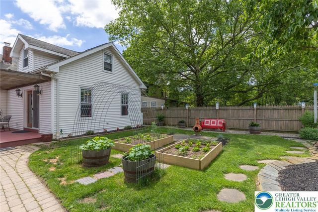 1490 South Delaware Drive, Easton, PA 18042
