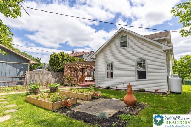 1490 South Delaware Drive, Easton, PA 18042