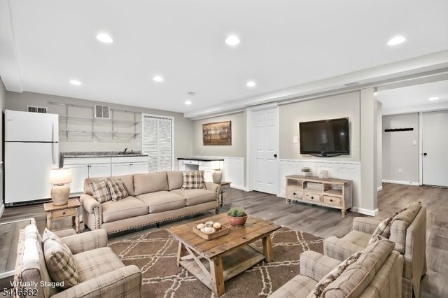 22 Franklin Blvd, Franklin Twp., NJ 08873