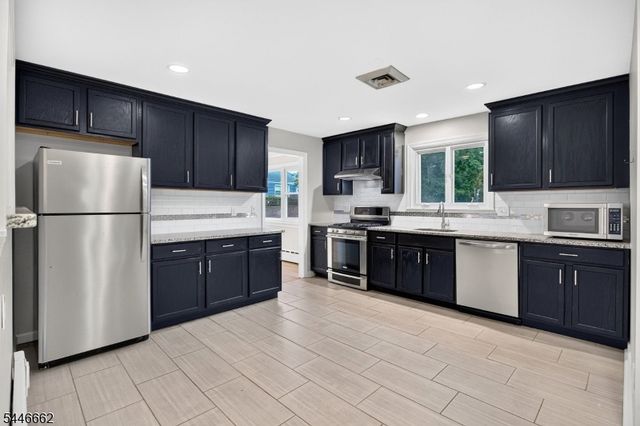 22 Franklin Blvd, Franklin Twp., NJ 08873