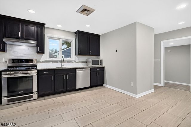 22 Franklin Blvd, Franklin Twp., NJ 08873