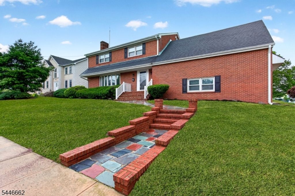 22 Franklin Blvd, Franklin Twp., NJ 08873
