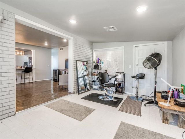 2909 N Viewpoint Drive, Midwest City, OK 73110