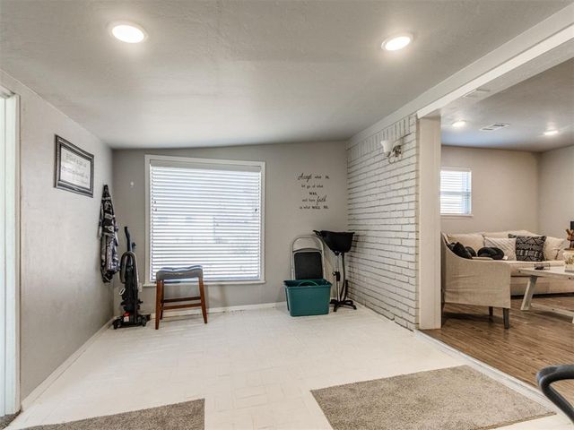 2909 N Viewpoint Drive, Midwest City, OK 73110